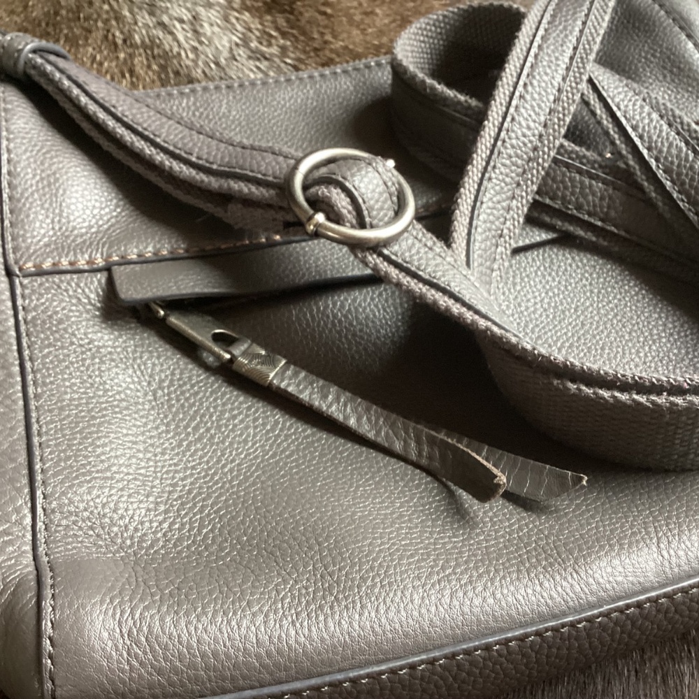 Beautiful Dark Gray The Sak Pebbled Leather Crossbody Handbag🦋 - Picture 9 of 9